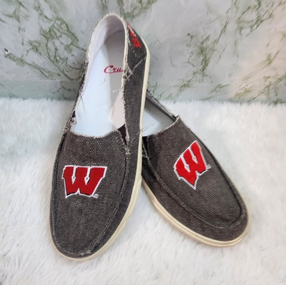 Wisconsin Badgers CRUZERZ Canvas Slip Ons - Picture 1 of 12